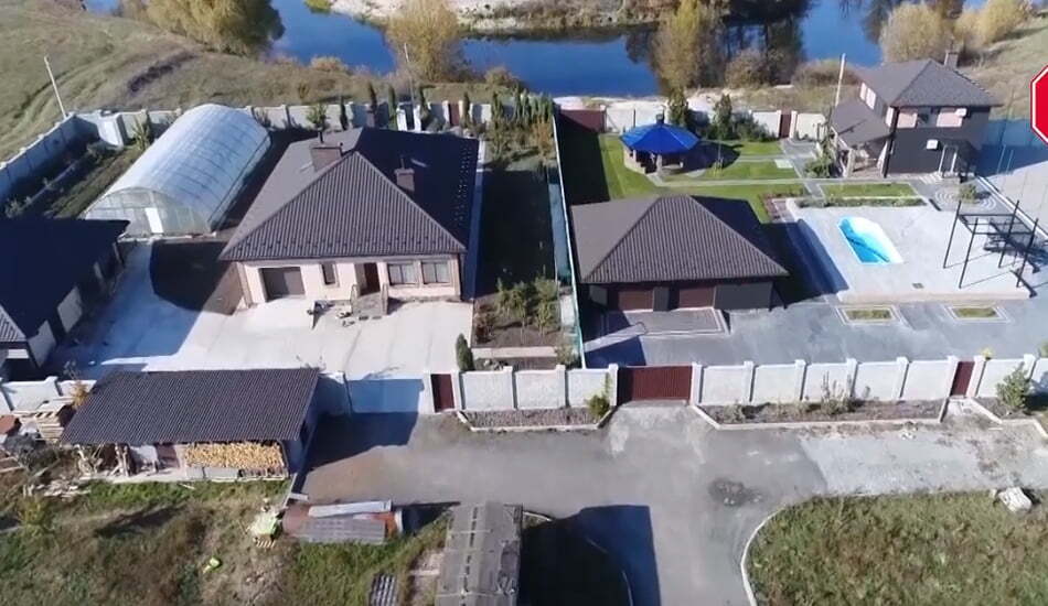 За парканом «Снігової королеви»: звідки у сільської голови Зазим’я мільйонні статки?
