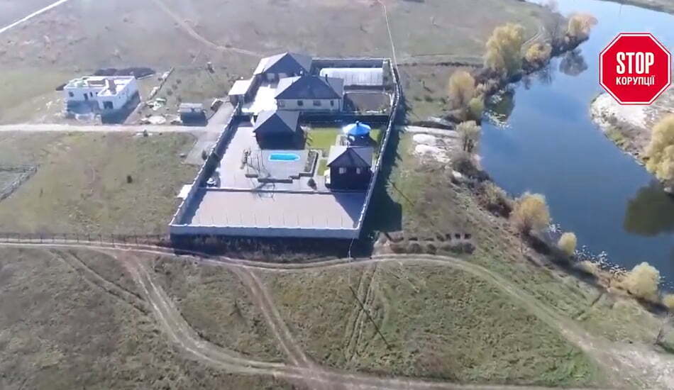 За парканом «Снігової королеви»: звідки у сільської голови Зазим’я мільйонні статки?