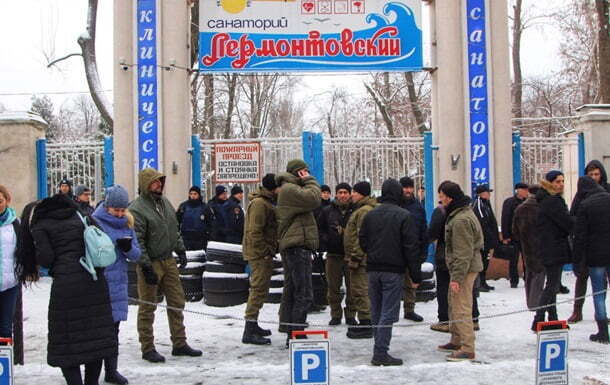 Невідомі в балаклавах захопили одеський санаторій