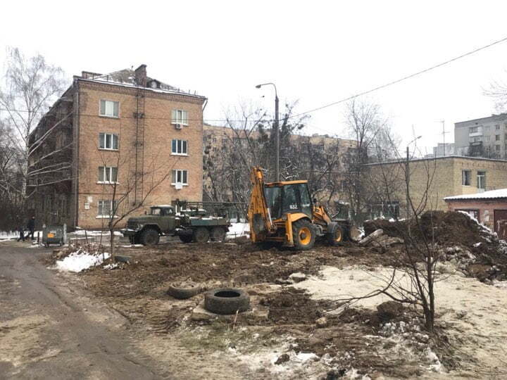 ''СтопКор'' став свідком протесту киян через спробу забудовника знищити сквер героя-розвідника Шаповала у столиці