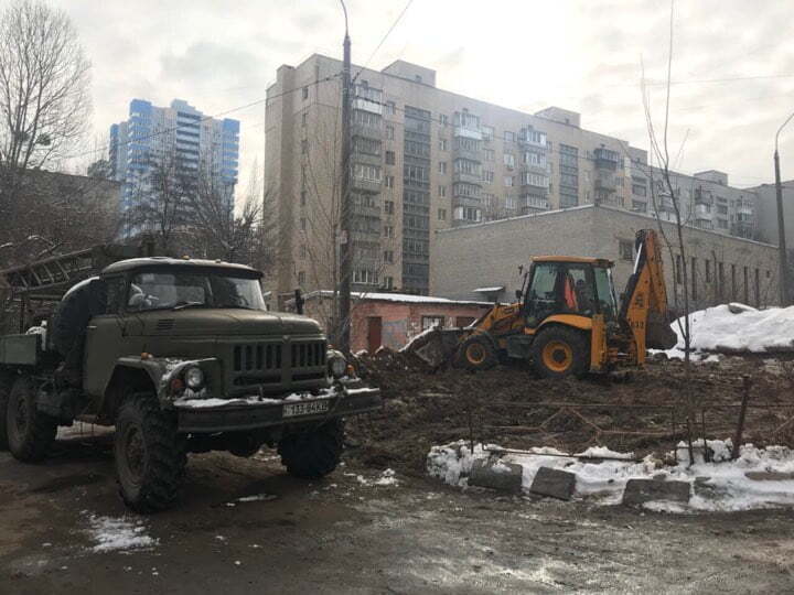''СтопКор'' став свідком протесту киян через спробу забудовника знищити сквер героя-розвідника Шаповала у столиці