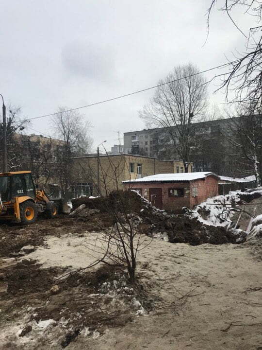 ''СтопКор'' став свідком протесту киян через спробу забудовника знищити сквер героя-розвідника Шаповала у столиці