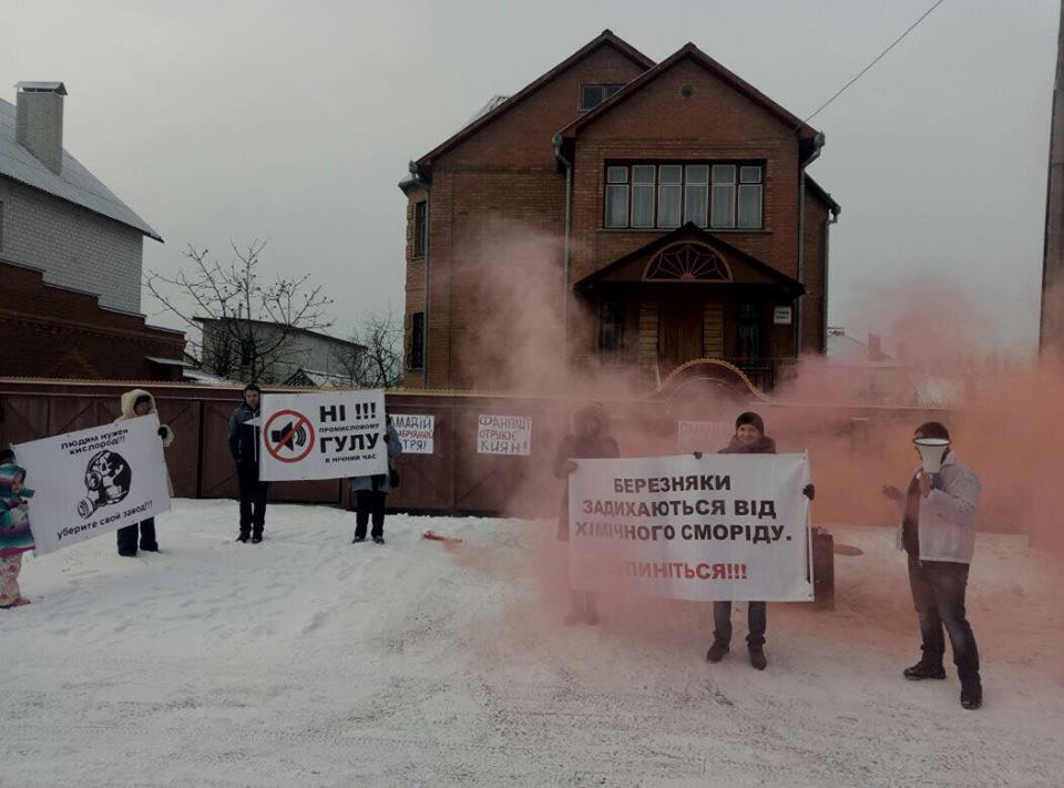''СтопКор'' побажав ''доброго ранку'' директору скандального заводу ''Фанплит''