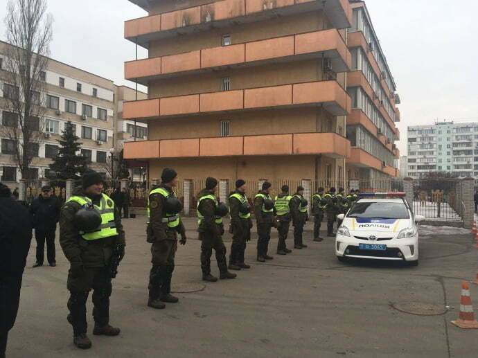 Суд над Януковичем: на допит Порошенка зустрічає Нацгвардія в повній екіпіровці