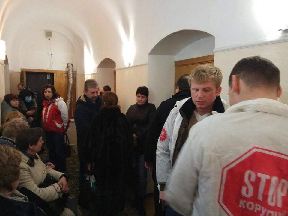 ''СтопКор'' підозрює суддю у затягуванні справи для виселення жителів гуртожитку у Вишневому на Київщині