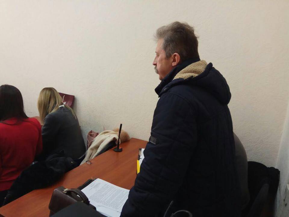 ''СтопКор'' підозрює суддю у затягуванні справи для виселення жителів гуртожитку у Вишневому на Київщині