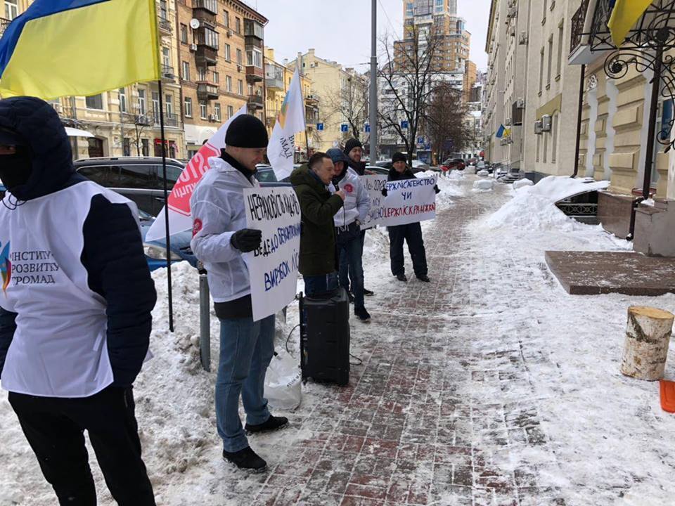 ''СтопКор'' в оригінальний спосіб привітав керівництво Держлісагентства з Днем лісу