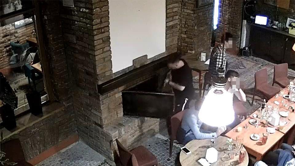 СБУ видворила 19-річного поляка, який публічно в Тернополі спалив герб України