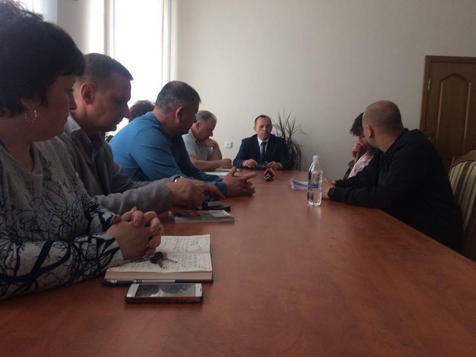 Після втручання ''СтопКору'' мер Старокостянтинова запросив сторони конфлікту навколо молокозаводу за стіл переговорів