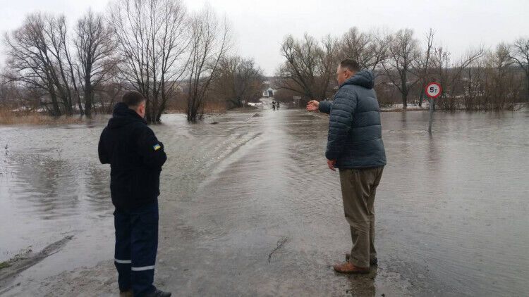 На Луганщині ріка Айдар затопила шість мостів
