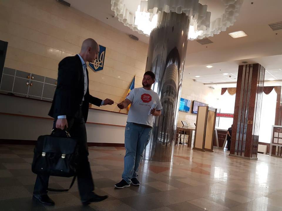 ''СтопКор'' провів виїзну громадську приймальню під стінами Апеляційного суду Києва