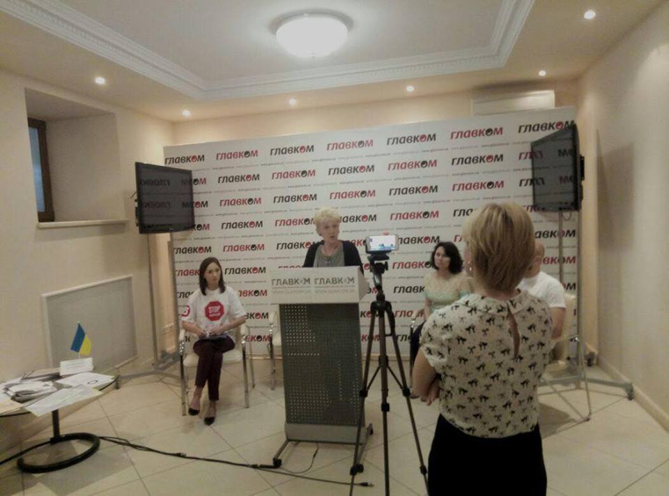 ''СтопКор'' разом із народним депутатом Іриною Сусловою виступив на захист звільненої директорки школи у Марганці