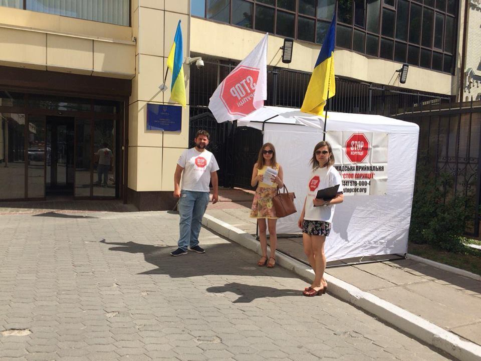 ''СтопКор'' звернувся до ДФС України через захоплення ДПІ Подільського району будівлі гуртожитку у Києві