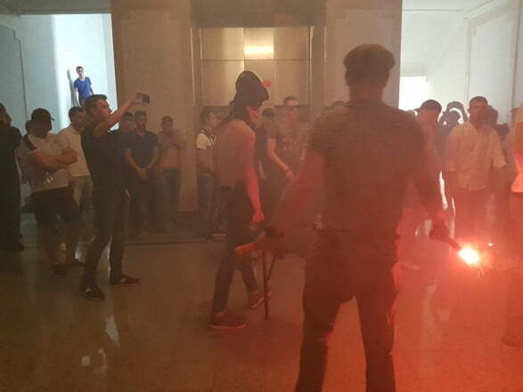 У міськраді Харкова невідомі спровокували сутичку та розпилили газ