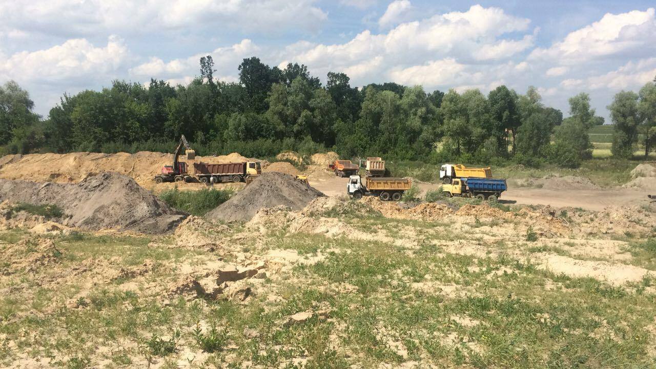 ''СтопКор'' викрив точку незаконного видобутку піску у Гостомелі на Київщині