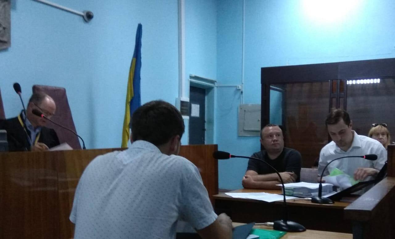 ''СтопКор'' провів громадську приймальню під судом, де слухали справу псевдоактивіста-вимагача Бурди
