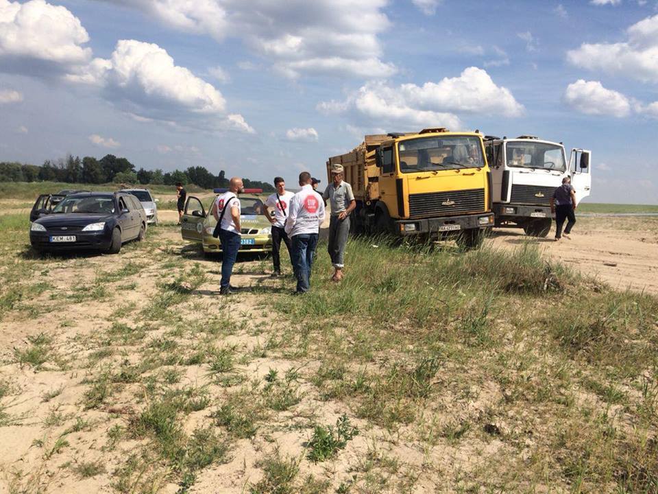 ''СтопКор'' викрив точку незаконного видобутку піску у Гостомелі на Київщині