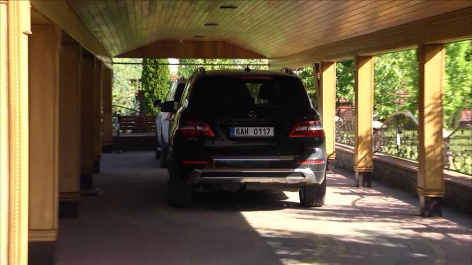 ''СтопКор'' покаже ''скромне'' життя керівника лісгоспу на Закарпатті