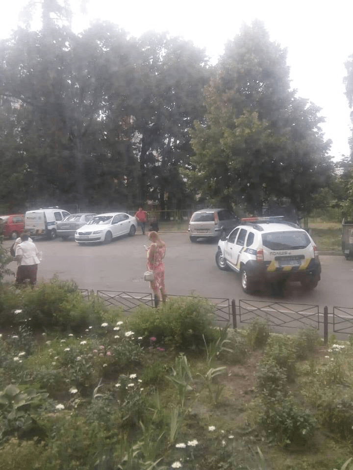 Біля дитячого майданчика по вул.Чорнобильській у Києві пролунав вибух, є постраждалі - Нацполіція