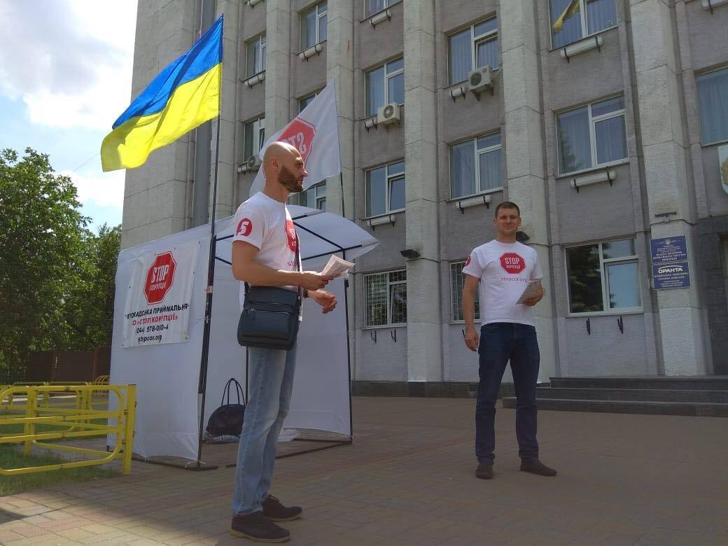 ''СтопКор'' зустрівся із мером Вишгорода Момотом через скарги на корупцію у роботі місцевої влади