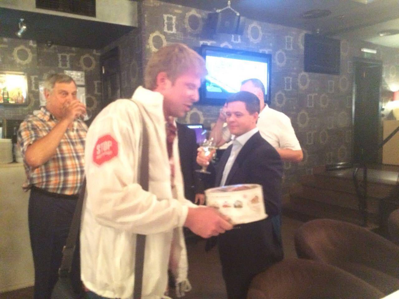 «Гулять так гулять» : «СтопКор» упіймав скандального начальника митного посту «Столичний» в елітному столичному ресторані