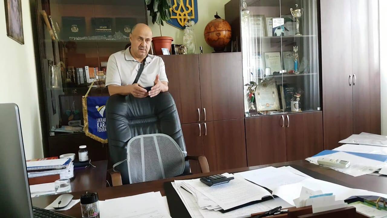 ''СтопКор'' зловив львівські фури зі сміттям у селі на Київщині
