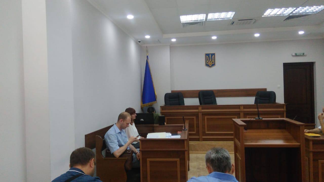 ''СтопКор'' провів громадську приймальну під судом, де слухали справу псевдоактивіста-вимагача Бурди