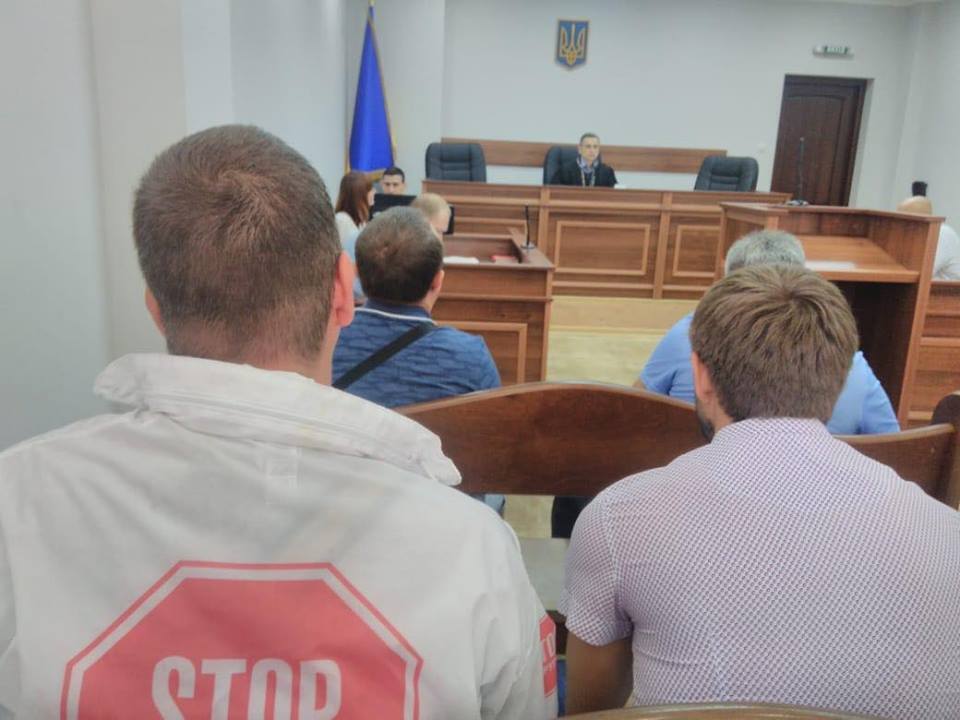 ''СтопКор'' провів громадську приймальну під судом, де слухали справу псевдоактивіста-вимагача Бурди