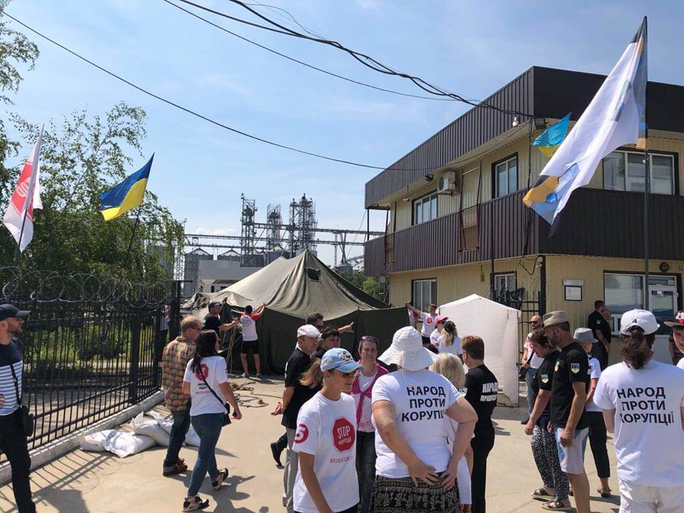 Рейдери звільнили територію ''Каховка Протеїн Агро'' на Херсонщині
