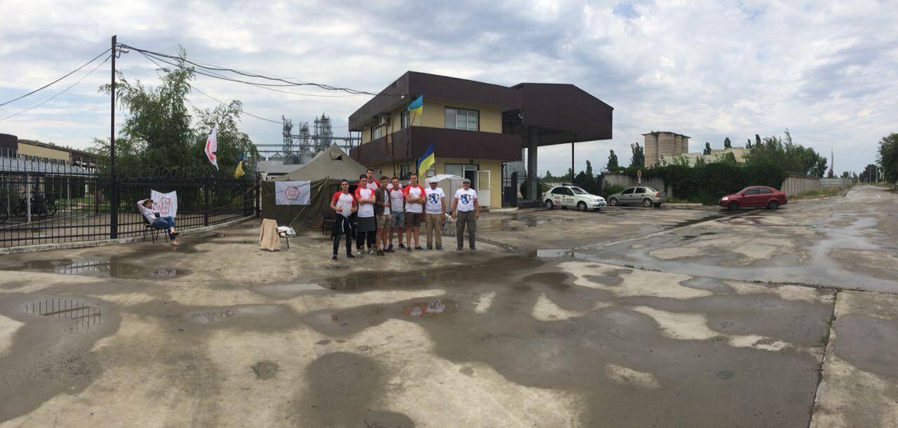 ''СтопКор'' дізнався, як на звільненому від рейдерів ''Каховка Протеїн Агро'' на Херсонщині пройшов перший робочий день