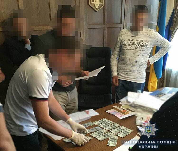Очільник РДА у Львівській області попався на хабарі