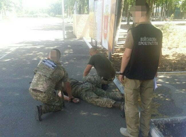 За отримання хабаря на Одещині затриманий начальник юридичної групи військової частини