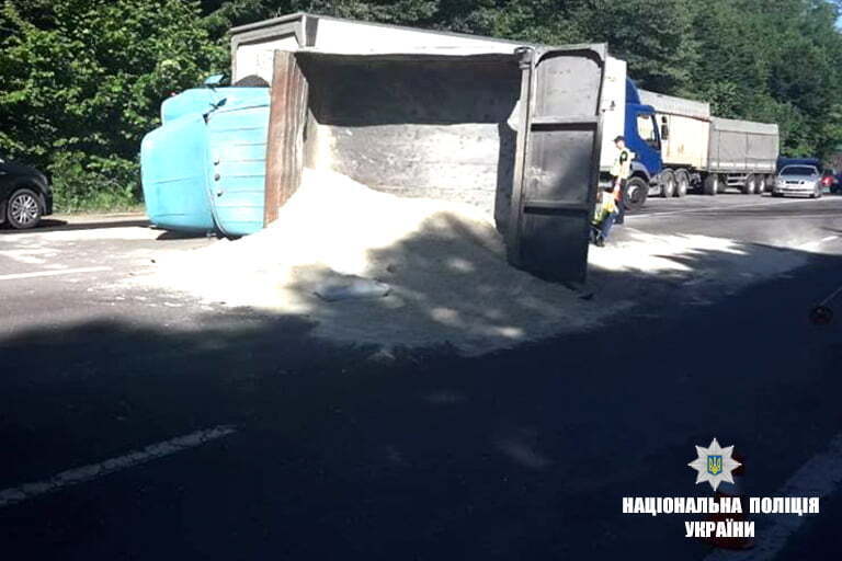 ДТП зі смертельними наслідками: на Івано-Франківщині перекинувся автобус з туристами – є загиблі
