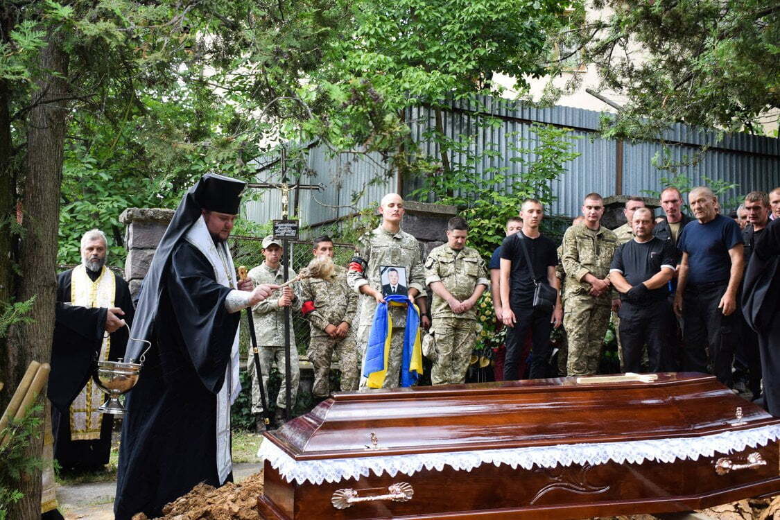 В Ужгороді попрощалися з бійцями, які загинули на Рівненському полігоні