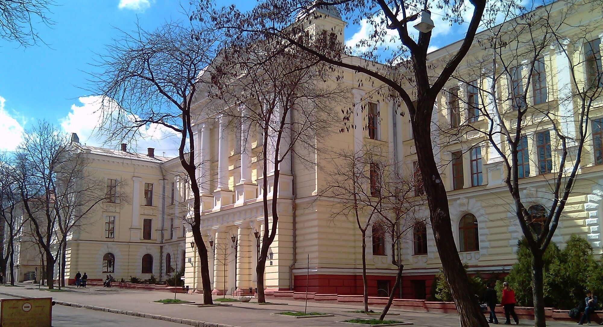 В Одесі політична партія виступила на захист медуніверситету та ректора Запорожана