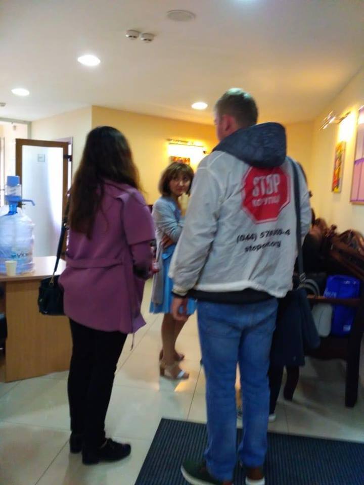 Суддя Одеського апеляційного адмінсуду Косцова втекла від запитань ''СтопКору''