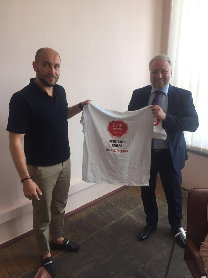 За кого вболіватиме у півфіналі голова НАЗК - «СтопКор» обговорив з Олександром Мангулом футбольні питання