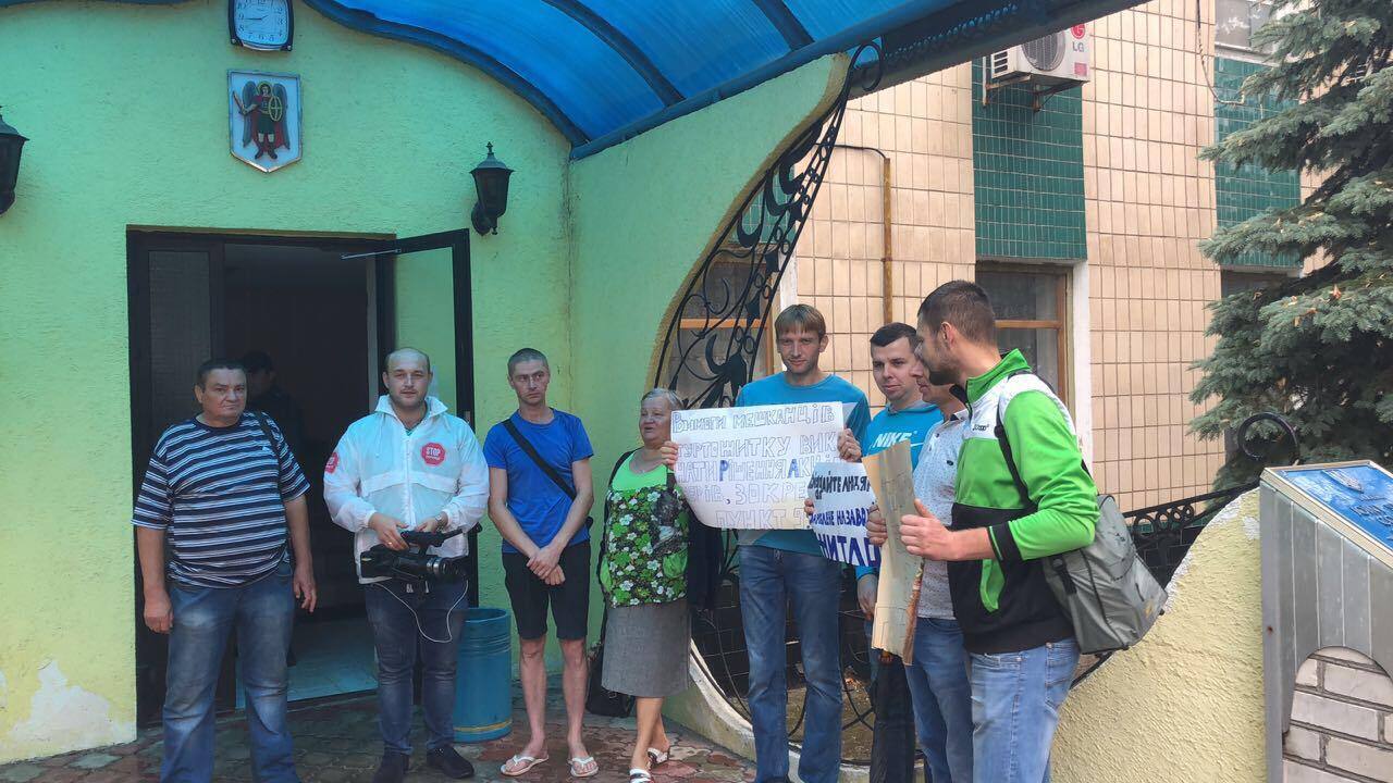 ''СтопКор'' дізнався, чому працівники заводу ''ФанПлит'' можуть залишитися без роботи і житла