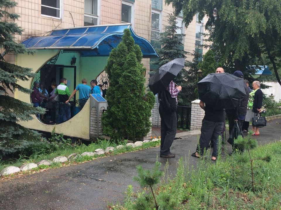 ''СтопКор'' дізнався, чому працівники заводу ''ФанПлит'' можуть залишитися без роботи і житла