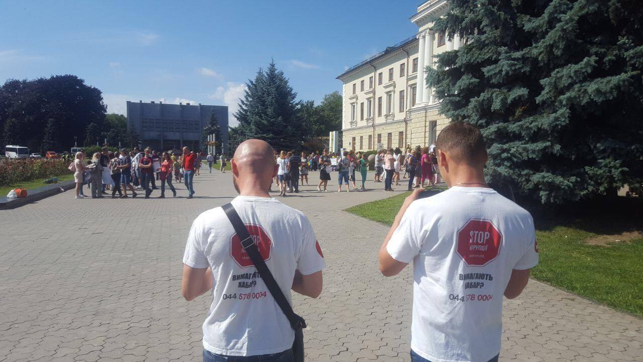 ''СтопКор'' упіймав скандального депутата Хмельницької облради Гордійчука на прогулах