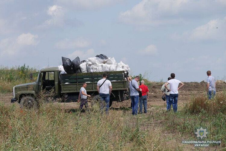 На Хмельниччині правоохоронці знищили півтори тонни наркотиків