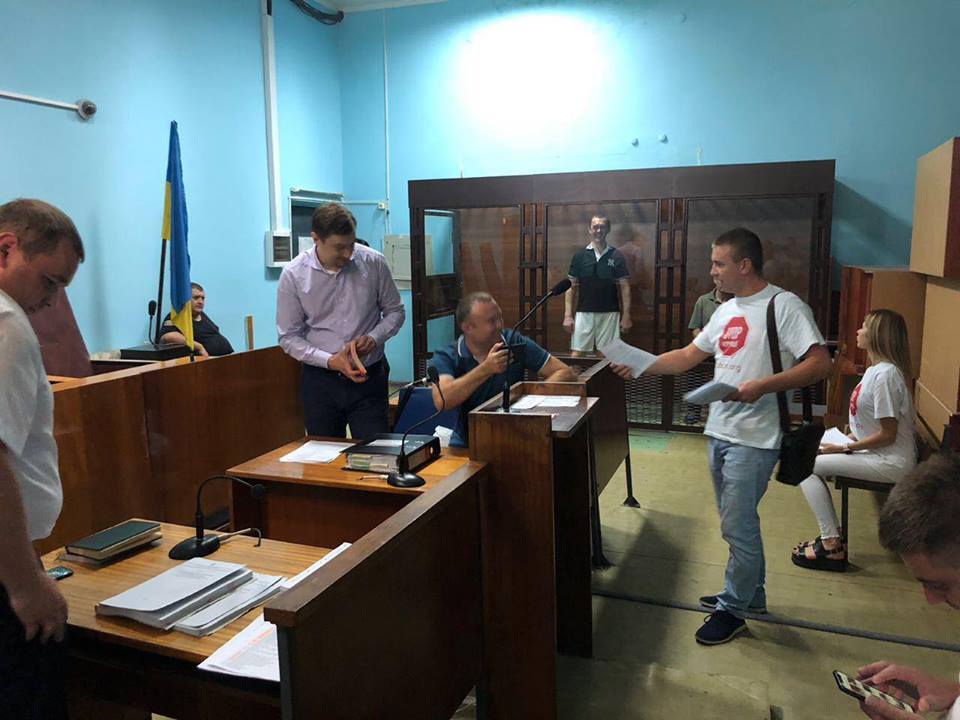 ''СтопКор'' проводить громадську приймальню під судом, де слухатимуть справу псевдоактивіста-вимагача Бурди