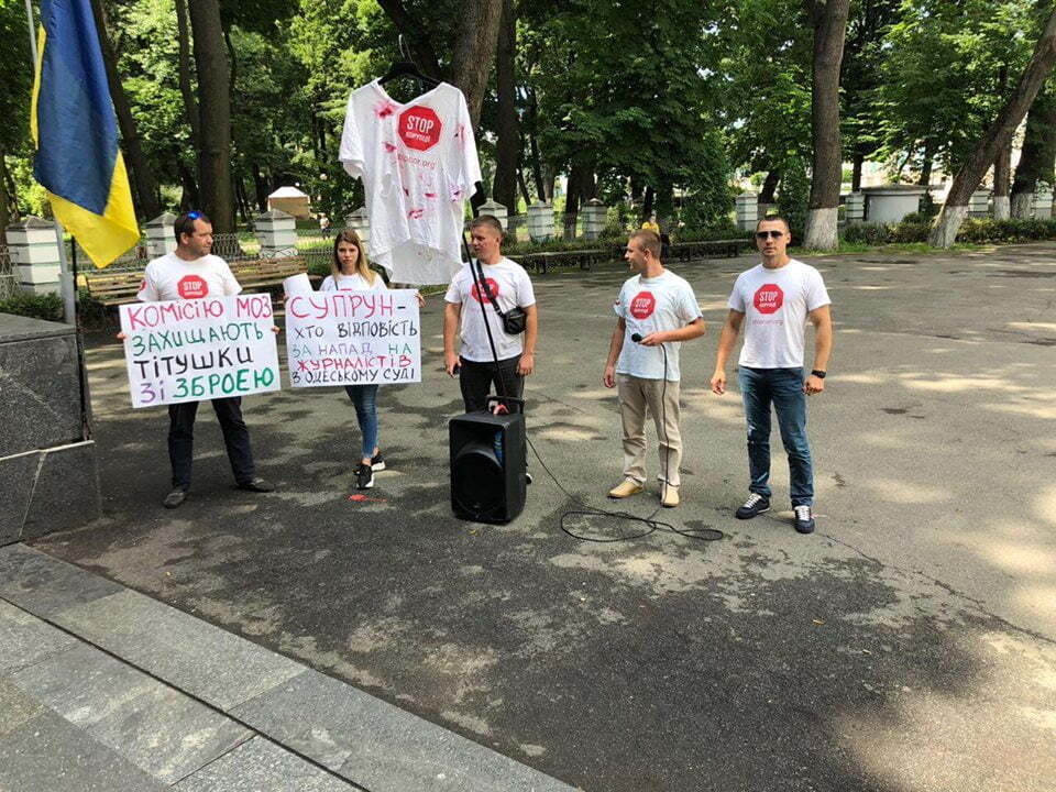 ''СтопКор'' звернувся до головного копа ГУ Нацполіції Одеської області через напад журналіста у суді