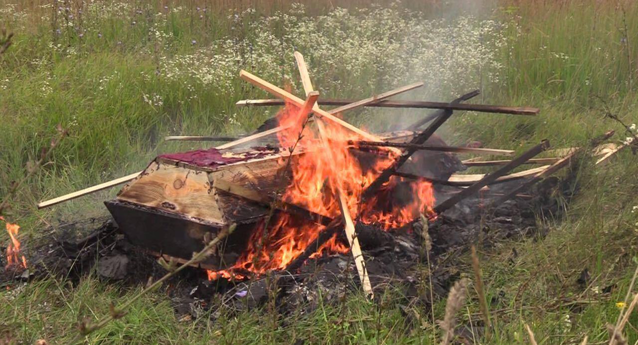 У Києві через корупцію влаштували акцію-''похорон'' директора крематорію Дашукова