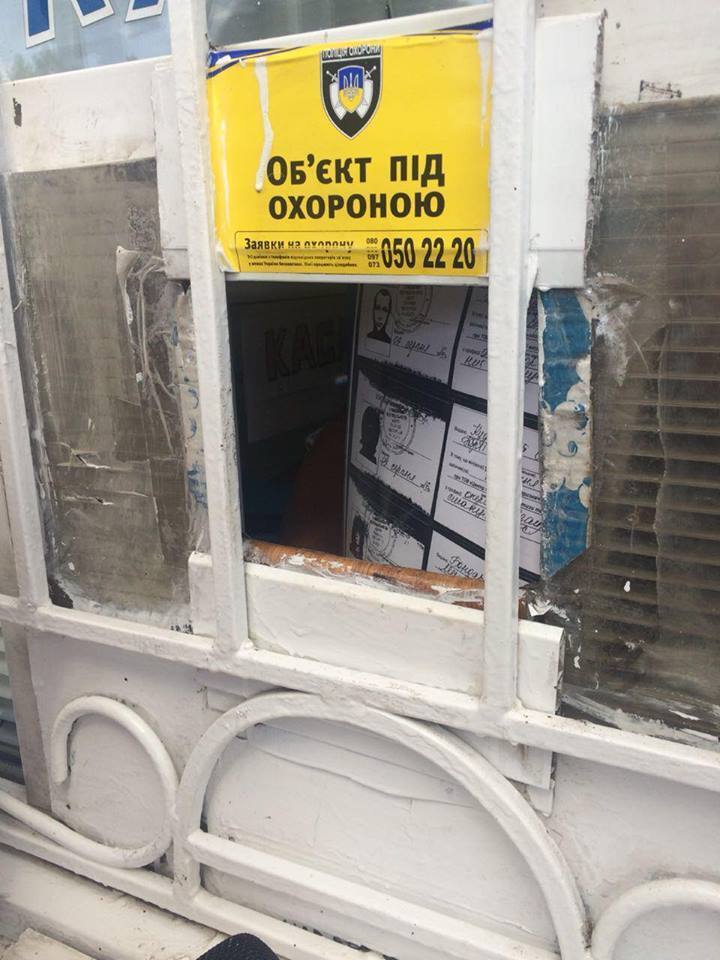 Після рейду ''СтопКору'' нелегальній АЗС на Подолі у Києві світить штраф у 111 тисяч гривень