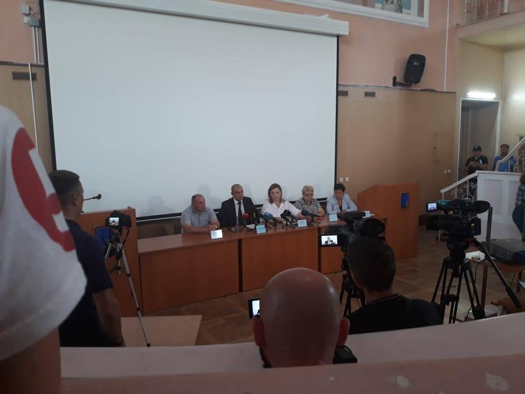 В.о. ректора ОНМедУ Аймедов виставив охорону у виші для особистого захисту