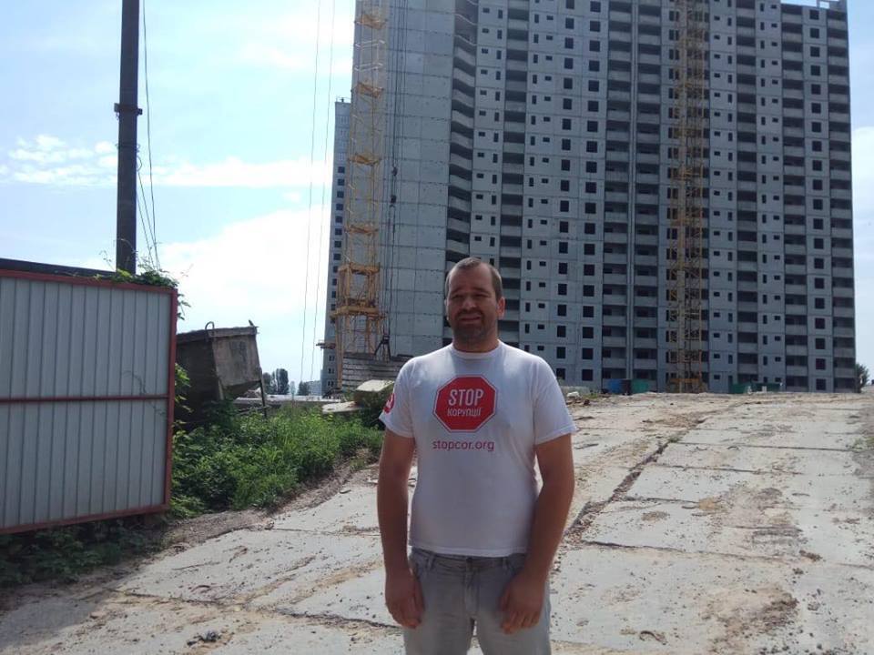 ''СтопКор'' зафіксував незаконне будівництво висотки у Вишгороді на Київщині