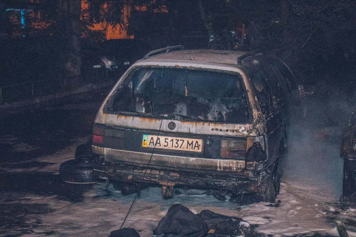 За добу в Києві згоріло 6 автівок
