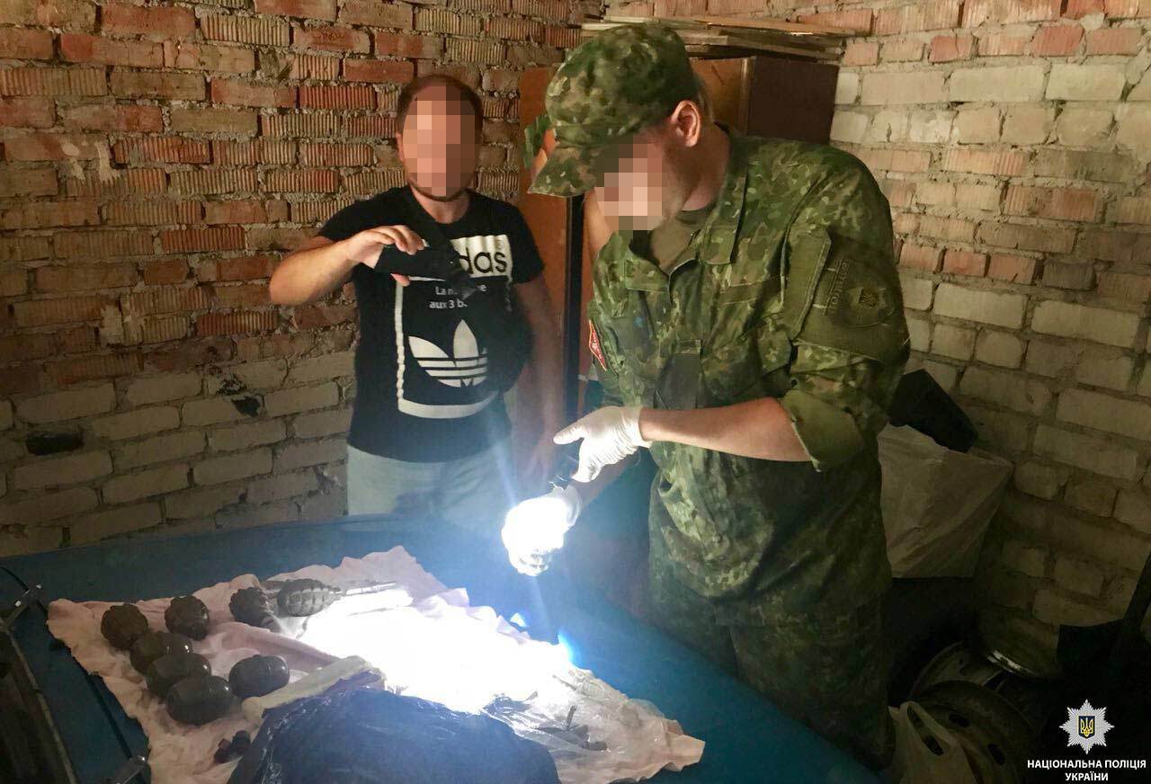 Мешканець Дніпра зберігав у власному гаражі арсенал боєприпасів