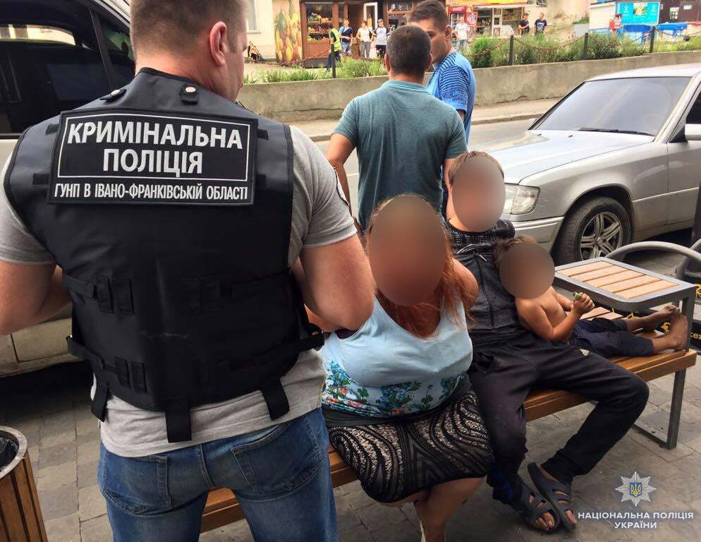 В Івано-Франківську горе-батько намагався продати немовля